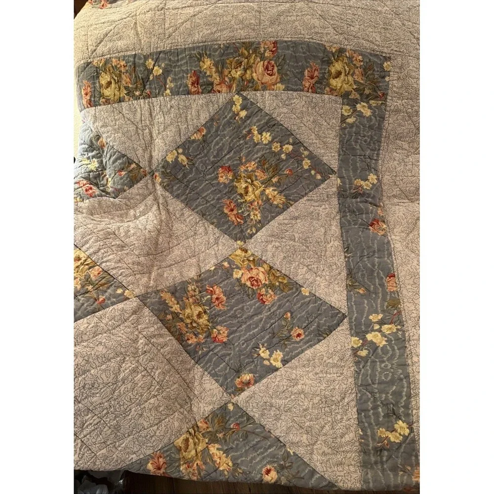 Vintage Impression King Quilt Cottage/Granny Core, floral 96”x104”. Good Cond!